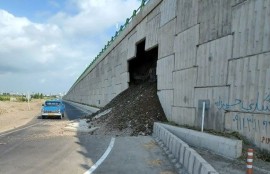  دیواره پل کمربندی فریدونکنار در آستانه افتتاح فروریخت
