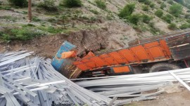 واژگونی مرگبار کامیون در محور سوادکوه