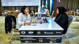 سارا خادم الشریعه از یک شطرنج‌باز محجبه شکست خورد