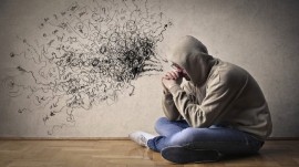 آسیب‌های نشخوار فکری و راه‌حل و تکنیک برای مهار و مدیریت آن