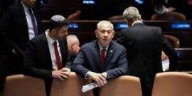 حمله وزیر جنگ اسرائیل به دفتر نخست وزیر این رژیم