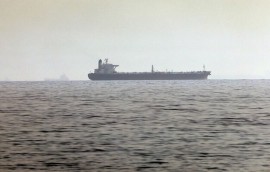گزارشی از حمله موشکی به یک کشتی در آب‌های یمن