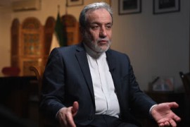 انتقاد روزنامه اصولگرا از حمله کنندگان به عراقچی