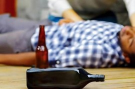 رشد نگرانکننده مسمومیت الکلی در کشور | وقت را تلف نکنید و این علائم را جدی بگیرید!