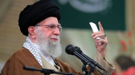 منطقه را رها کنید؛ بعداً به همکاری فکر می‌کنیم/ اختلاف جمهوری اسلامی و آمریکا، ذاتی است و نه تاکتیکی/سفارت آمریکا اتاق توطئه علیه انقلاب بود/ اینکه بگوییم مشکل ما با آمریکا از ۱۳ آبان آغاز شد حرف دقیقی نیست/ ایران قوی؛ تنها راه‌حل مشکلات