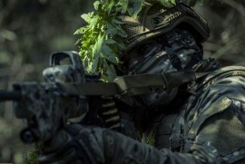 تمرین تخصصی رزم در جنگل توسط یگان ویژه فاتحین