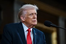 ترامپ: در روز جمعه مذاکرات بیشتری با ایران برگزار خواهد شد / می‌خواهم توافقی با تهران انجام دهم / از این که آنها حاضر نیستند آنچه ما باید داشته باشیم را به ما بدهند، خوشحال نیستم / من هنوز درباره ایران تصمیمی نگرفته‌ام