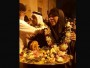 پس از اعدام احمد الملالی جوان شیعه بحرینی مادر او به میان مردم آمد و اقدام به توزیع شیرینی و شکلات کرد.