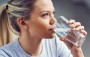 شصت درصد بدن انسان از آب تشکیل شده است، در نتیجه نوشیدن مقادیر کافی از این عنصر سالم  به شکل عادی برای سلامتی ضروری است.