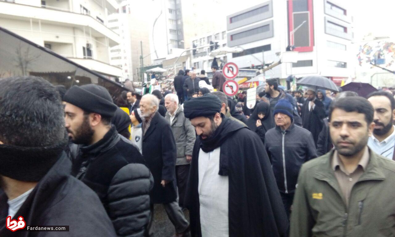 عکس: حضور سیدمیثم خامنه‌ای در راهپیمایی ۲۲ بهمن تهران