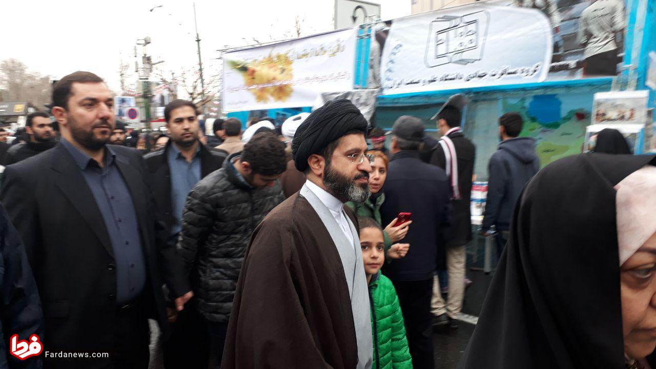 عکس: فرزندان رهبر انقلاب در راهپیمایی ۲۲ بهمن تهران