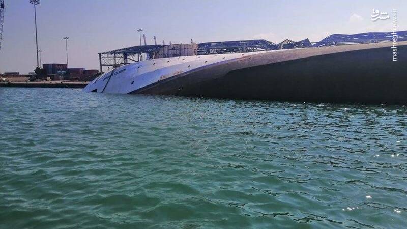 عکس: غرق شدن کشتی معروف در بندر بیروت
