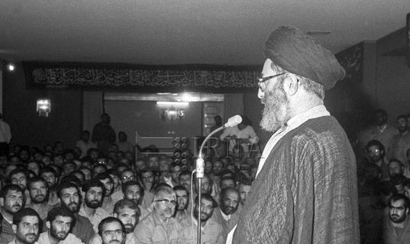 تصاویر : دیدار بسیجیان با حضرت آیت الله خامنه ای در دهه 60