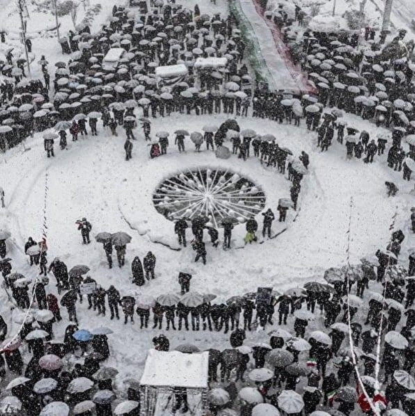 تصویر برگزیده اینستاگرام رهبر انقلاب از راهپیمایی برفی رشت + عکس