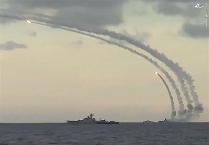 شلیک موشک‌های کروز از دریای خزر به‌سمت مواضع داعش +عکس