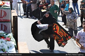 اِبراز احساسات مردم در استقبال از کاروان  30 شهید گمنام غواص در مازندران