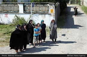 اِبراز احساسات مردم در استقبال از کاروان  30 شهید گمنام غواص در مازندران