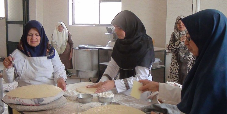 پخت 3 هزار قرص «نان محلی کرمانی» برای سیل‌زدگان+تصاویر