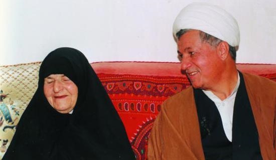 عکس: آیت الله هاشمی در کنار مادرش