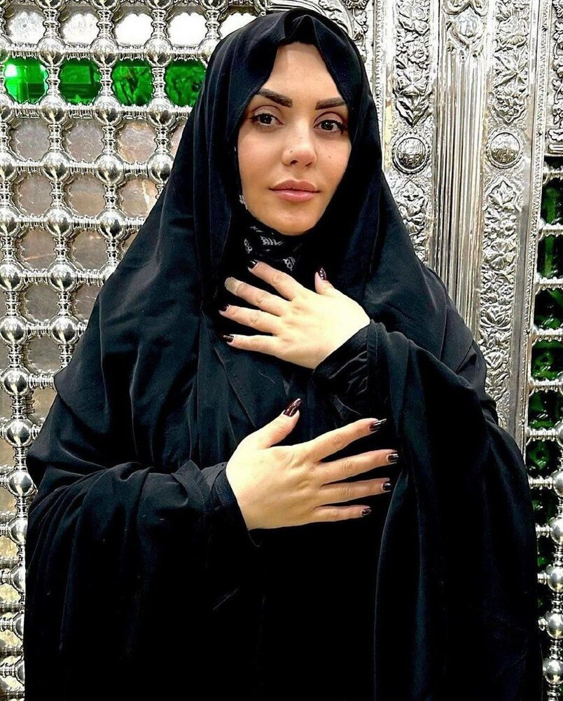 (تصاویر) خواننده مشهور آذربایجانی در ایران محجبه شد