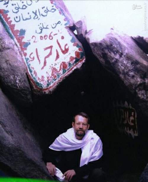 عکس یادگاری علی لاریجانی در غار حراء