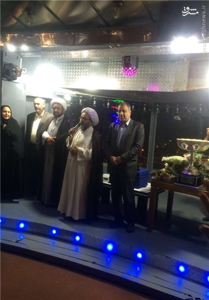عکس/ جشن قهرمانی استقلال خوزستان برگزار شد عکس/ جشن قهرمانی استقلال خوزستان برگزار شد