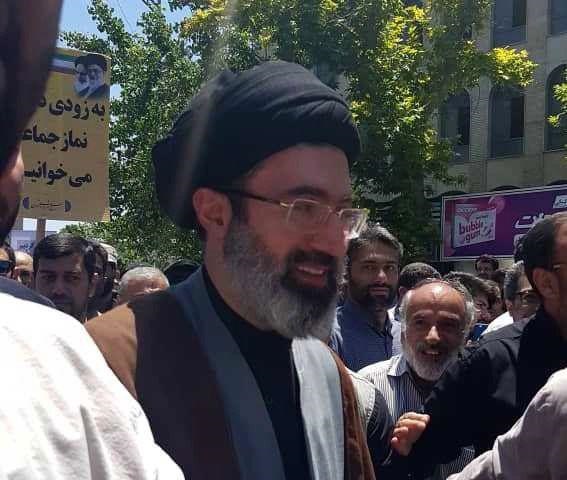 حجتالاسلام سید مجتبی خامنهای فرزند رهبر انقلاب در راهپیمایی روز قدس حجتالاسلام سید مجتبی خامنهای فرزند رهبر انقلاب در راهپیمایی روز قدس