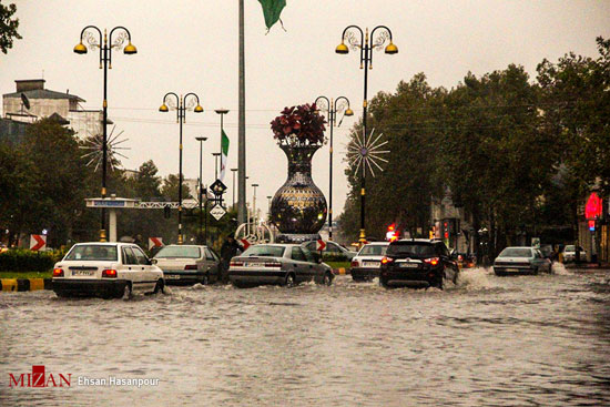 بارش باران و آبگرفتگی معابر در لاهیجان و لنگرود