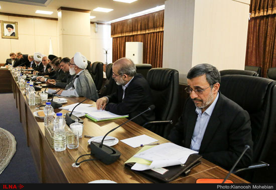 احمدی‌نژاد در حاشیه آخرین جلسه مجمع