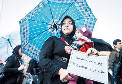 خریدن رای به سبک احمدینژاد/ دولت به تاکتیک تبلیغاتی «سیبزمینی انتخابات» متوسل شد خریدن رای به سبک احمدینژاد/ دولت به تاکتیک تبلیغاتی «سیبزمینی انتخابات» متوسل شد
