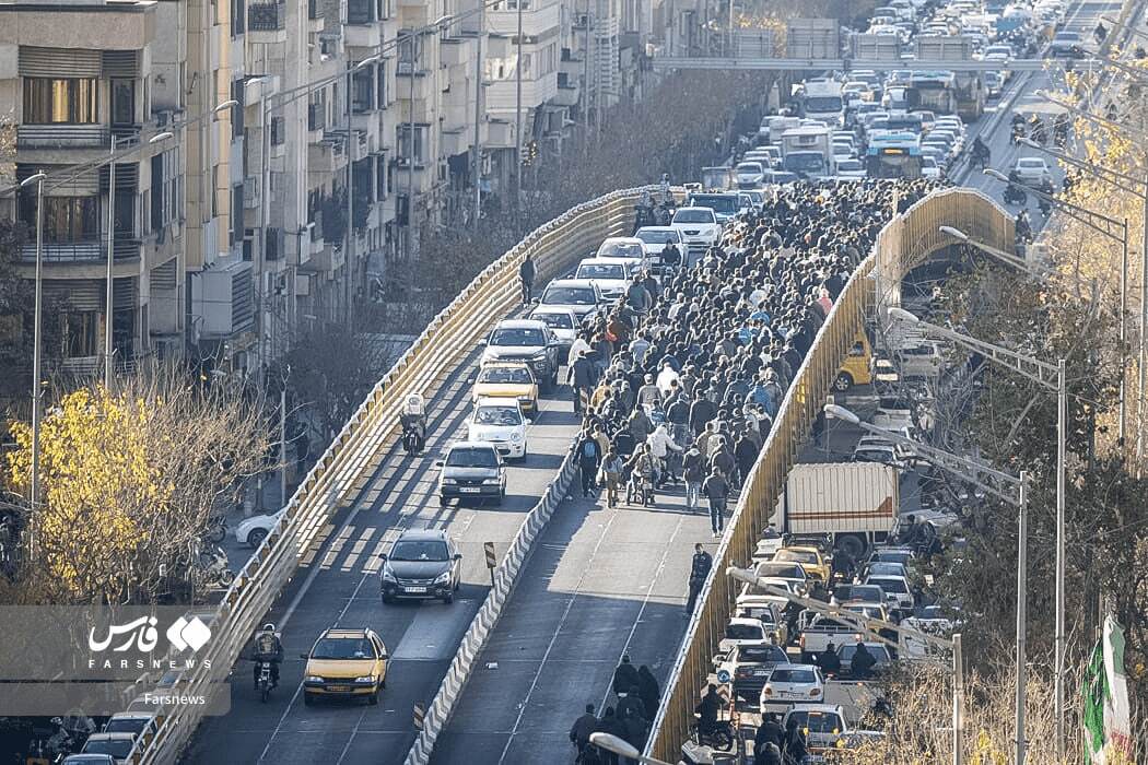 تصاویری که فارس از تجمعات امروز در لاله&zwnj;زار و مرکز تهران منتشر کرد