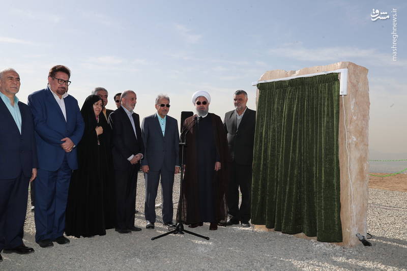 روحانی گفت: امروز برای سلامت جامعه و نشاط مردم و ادامه حیات جامعه نیازمند محیط زیست سالم هستیم که بخش بزرگی از این مسأله به درختکاری و حفظ مراتع و جنگلها بستگی دارد. روحانی گفت: امروز برای سلامت جامعه و نشاط مردم و ادامه حیات جامعه نیازمند محیط زیست سالم هستیم که بخش بزرگی از این مسأله به درختکاری و حفظ مراتع و جنگلها بستگی دارد.