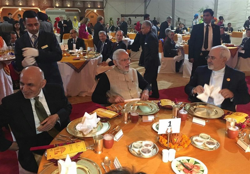ظریف در ضیافت شام نخست وزیر هند/عکس