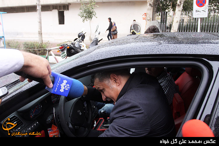 علی دایی با مازراتی به دادگاه انقلاب رفت/ عکس