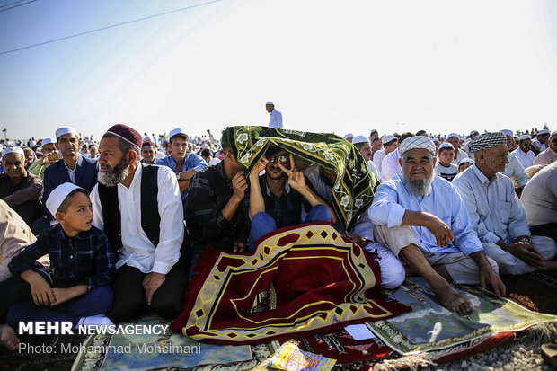 نماز عید قربان و مراسم ذبح قربانی در بندر ترکمن