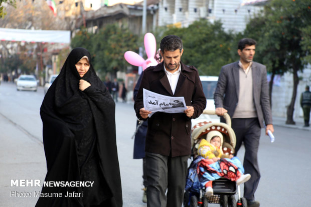 برپایی جشن انقلاب و همایش بزرگ پیاده روی خانوادگی در ساری