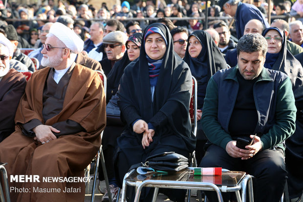 برپایی جشن انقلاب و همایش بزرگ پیاده روی خانوادگی در ساری