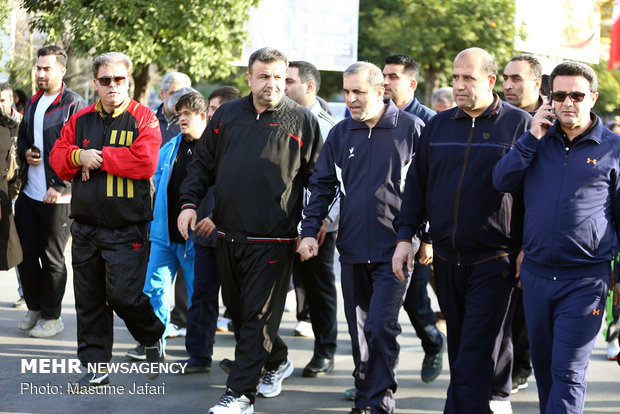 برپایی جشن انقلاب و همایش بزرگ پیاده روی خانوادگی در ساری