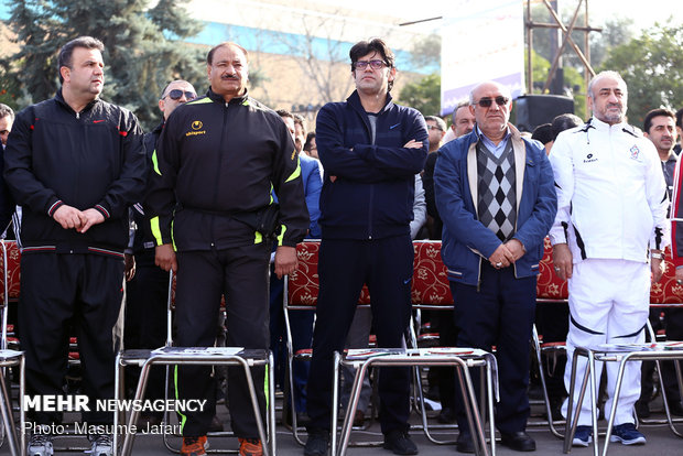 برپایی جشن انقلاب و همایش بزرگ پیاده روی خانوادگی در ساری