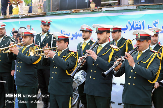 برپایی جشن انقلاب و همایش بزرگ پیاده روی خانوادگی در ساری