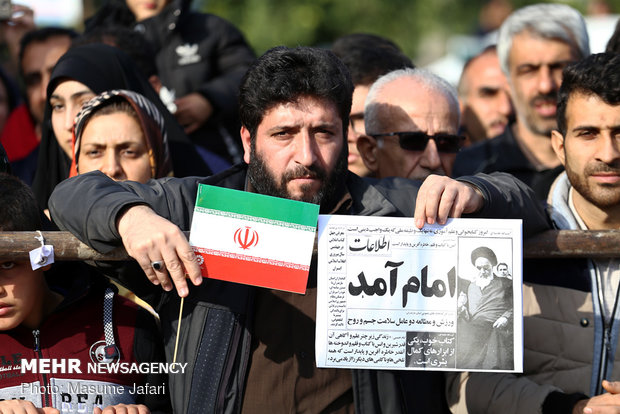 برپایی جشن انقلاب و همایش بزرگ پیاده روی خانوادگی در ساری