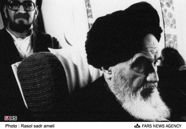 چه کسانی در پرواز انقلاب همراه امام خمینی بودند؟+تصاویر