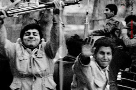 انتشار تصاویر انقلاب 57 در روزنامه گاردین