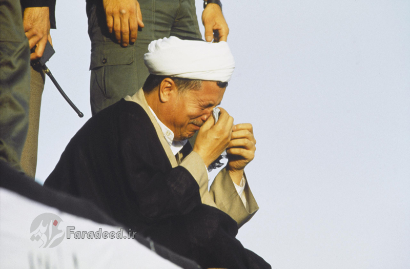 عکس/ گریه‌های هاشمی در تشییع امام(ره)