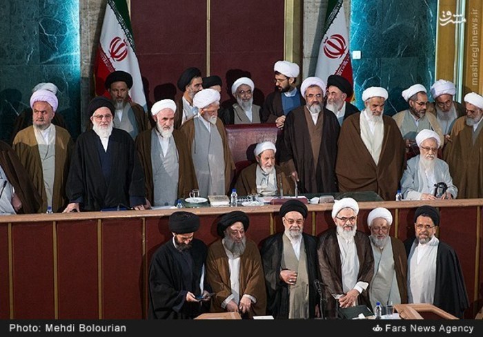 عکس یادگاری اعضای مجلس خبرگان چهارم عکس یادگاری اعضای مجلس خبرگان چهارم