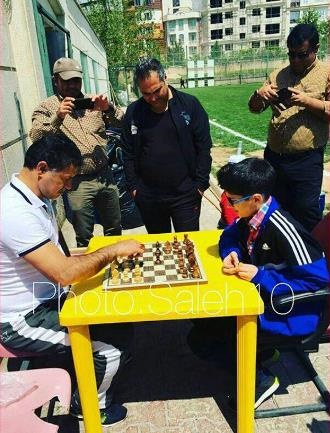 شطرنج بازی کردن علی دایی با پدیده ایران +عکس