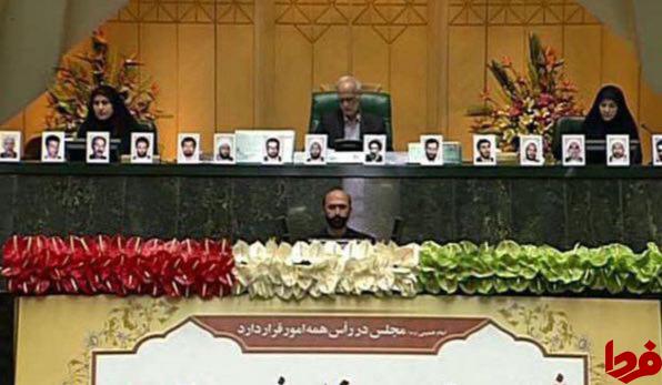 عکس: عبدالرضا هاشم‌زایی در جایگاه ریاست مجلس نشست