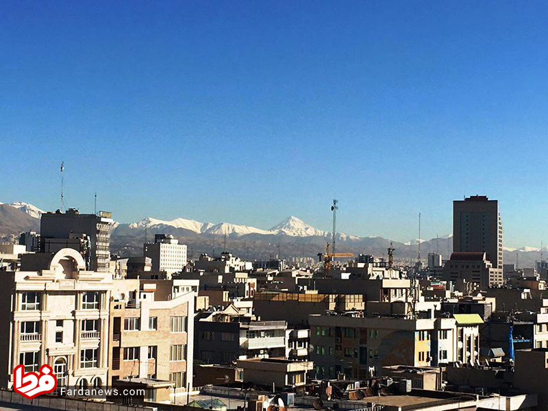 منظره کوه دماوند از مرکز شهر تهران