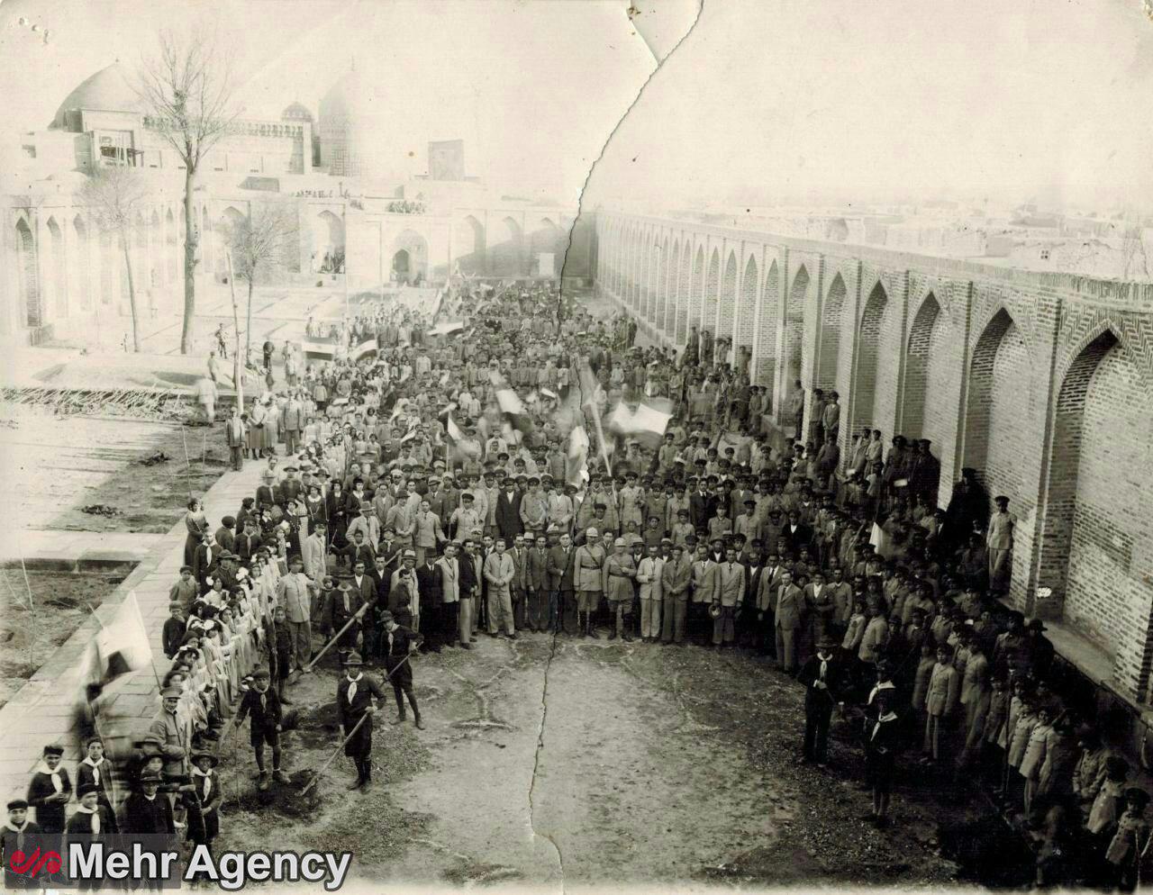 عکس قدیمی از مراسم جشن درختکاری