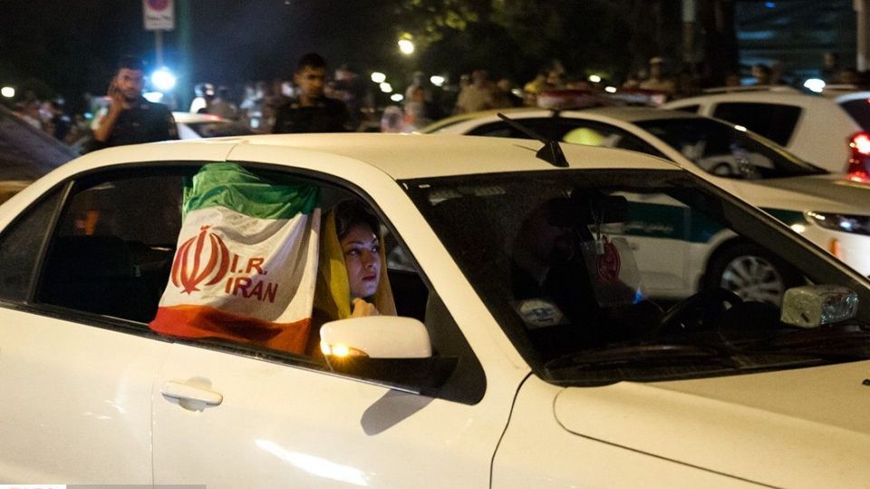 شادی مردم تهران پس از برد تیم ملی ایران مقابل مراکش